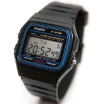 classic-retro-wristwatch-sellertree-uk